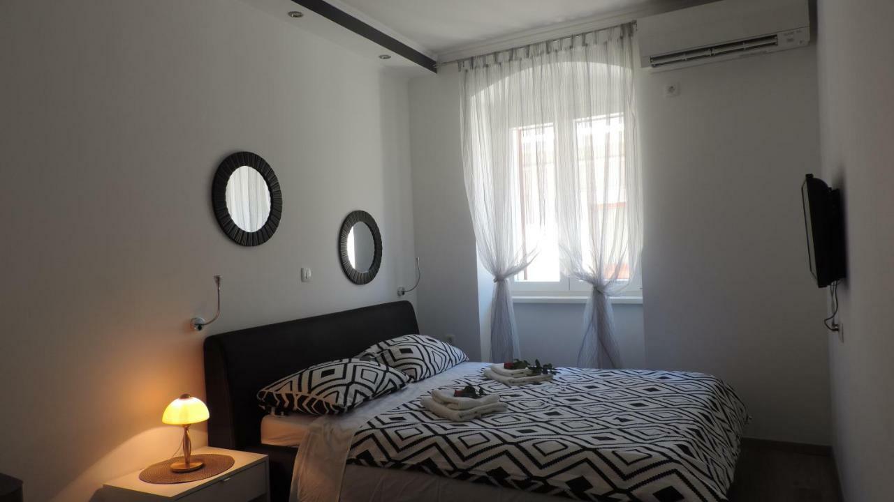 Apartment & Room Ivan Šibenik Екстериор снимка